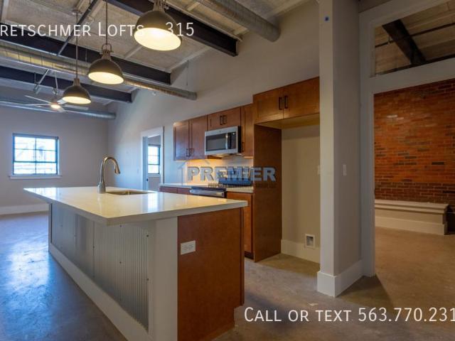 3 bedroom, Dubuque IA 52001 104619125
