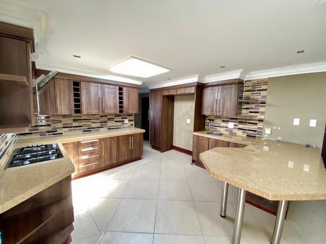 3 Bedroom Duet To Let in Island View