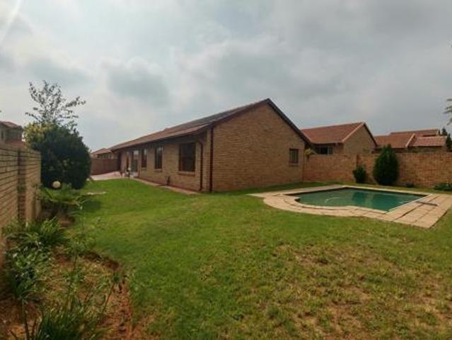 3 Bedroom Duet in Thatchfield