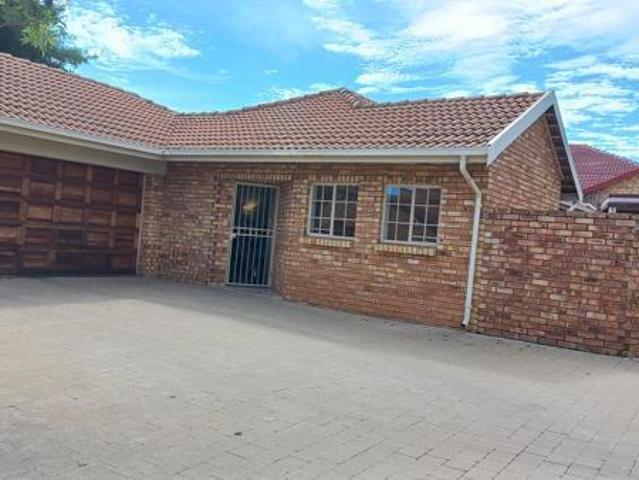 3 Bedroom Duet in Rooihuiskraal North