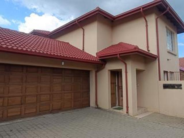 3 Bedroom Duet in Rooihuiskraal North