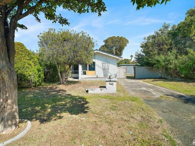 3 Bedroom Duplex NEEDING A RENO!