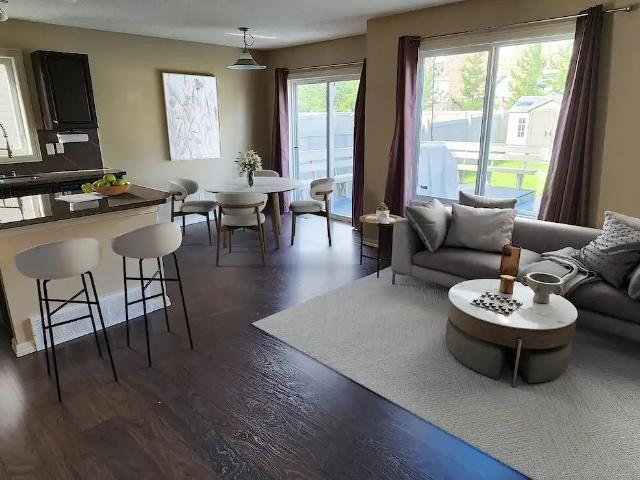 3 Bedroom Duplex Attached Garage, Finished Basement, Spray Park!