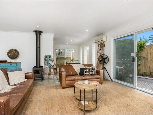 3 Bedroom Duplex close to town and beaches