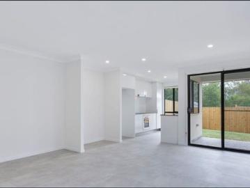 3 BEDROOM DUPLEX CONVENIENLY LOCATED!