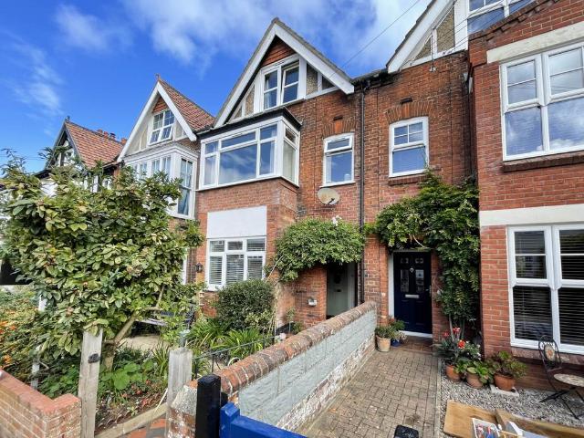 3 bedroom flat for sale