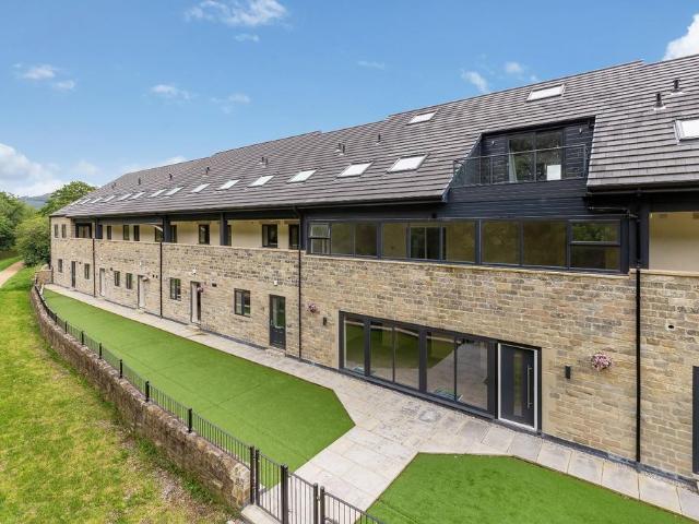 3 bedroom flat for sale