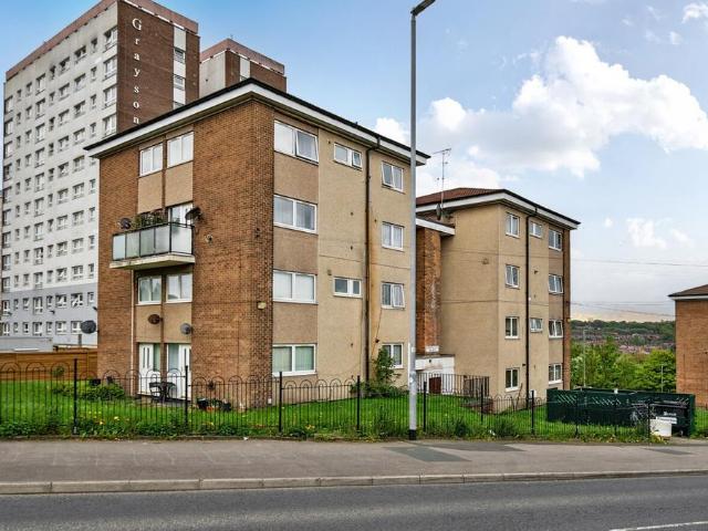 3 bedroom flat for sale