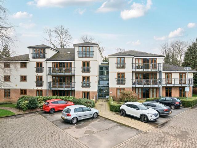 3 bedroom flat for sale