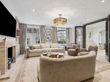 Belgravia, London, Greater London - Equipped kitchen