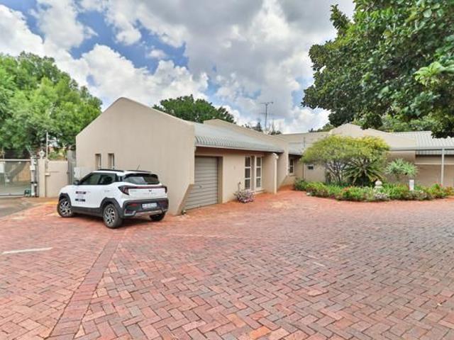 3 Bedroom Duplex in Die Hoewes