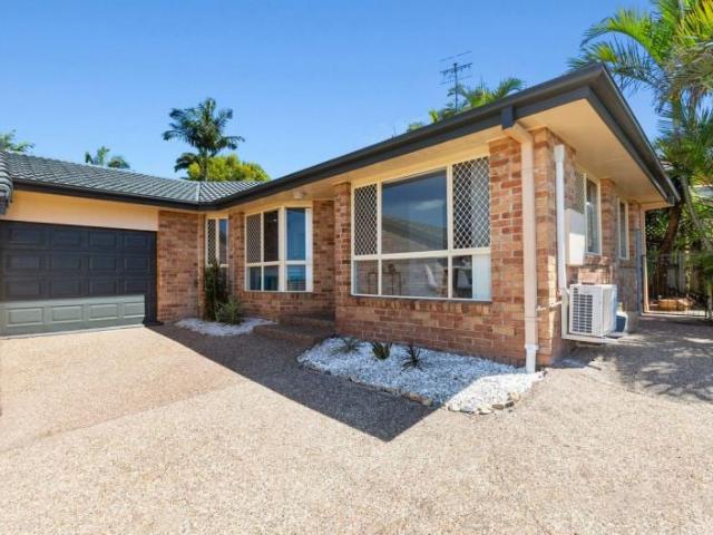 3 BEDROOM DUPLEX IN POPULAR BANORA!