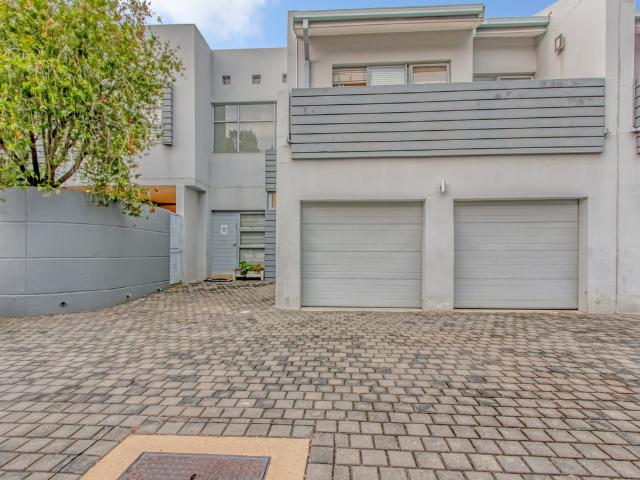 3 Bedroom Duplex To Let in Bryanston