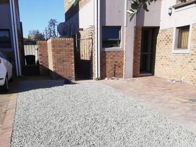 3 bedroom duplex to let in de wilde.