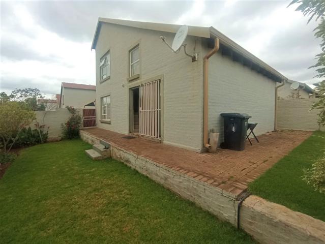 3 Bedroom Duplex To Let in Heuwelsig Estate