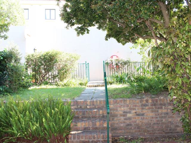 3 Bedroom Duplex To Let in Montclair
