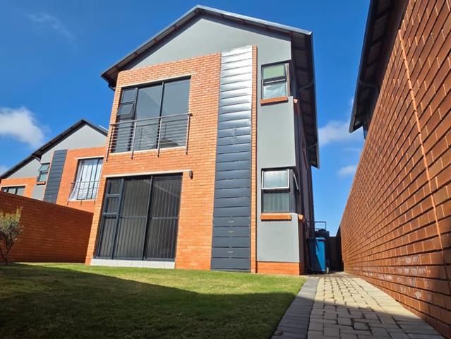 3 Bedroom Duplex To Let in Olympus AH