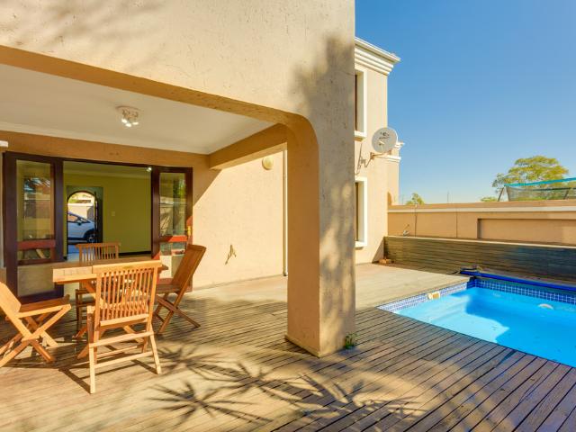 3 Bedroom Duplex To Let in Pineslopes