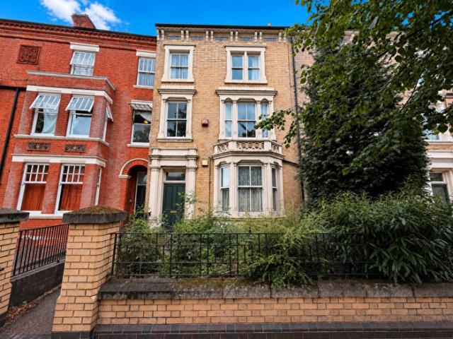 3 Bedroom Duplex To Rent In Fosse Road Central, Leicester, LE3