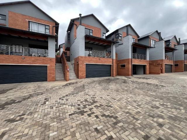 3 Bedroom Duplex to Rent in Olympus AH