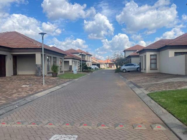 3 Bedroom Duplex to Rent in Vanderbijlpark SE 8
