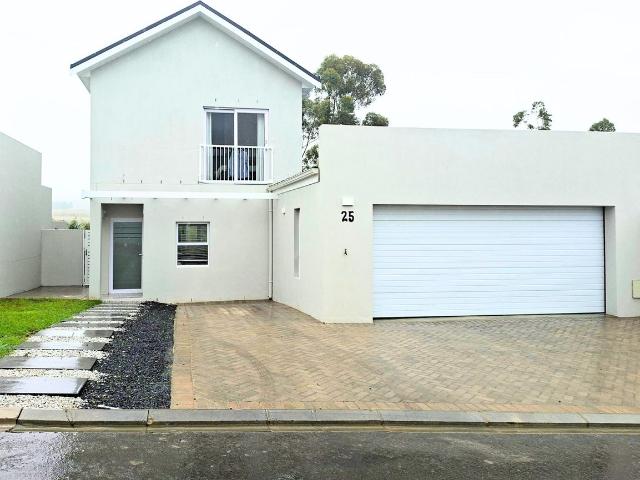 3 Bedroom duplex townhouse freehold to rent in Berg En Dal, Wellington