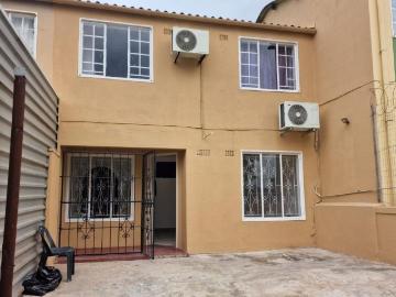 3 Bedroom duplex townhouse freehold to rent in Clayfield, Phoenix