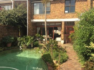 3 Bedroom duplex townhouse freehold to rent in Heathfield, Cape Town