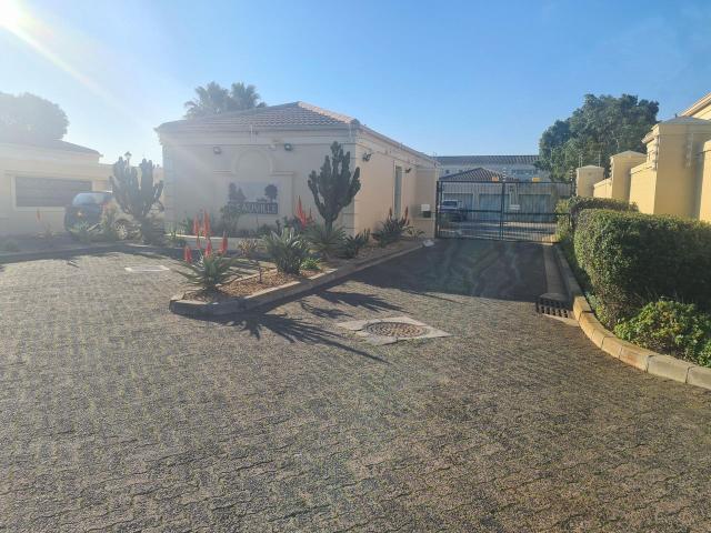 3 Bedroom duplex townhouse freehold to rent in Royal Ascot, Milnerton