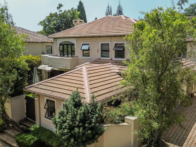 3 Bedroom duplex townhouse freehold to rent in Woodmead, Sandton