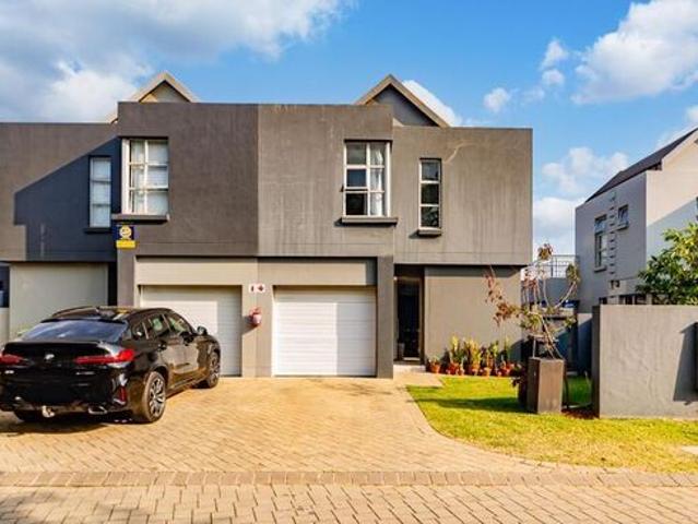 3 Bedroom duplex townhouse sectional rented in North Riding, Randburg