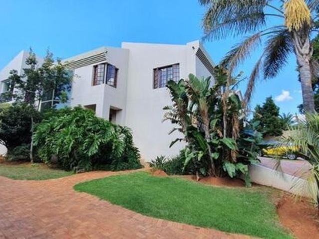 3 Bedroom duplex townhouse sectional rented in Constantia Kloof, Roodepoort