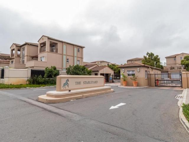 3 Bedroom duplex townhouse sectional rented in Royal Ascot, Milnerton