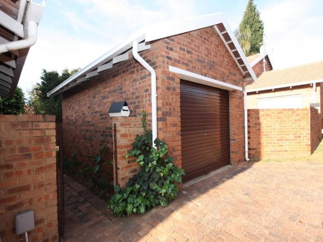 3 Bedroom duplex townhouse sectional to rent in Weltevreden Park, Roodepoort