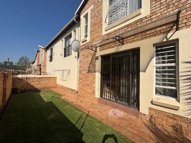 3 Bedroom duplex townhouse sectional to rent in Wilgeheuwel, Roodepoort