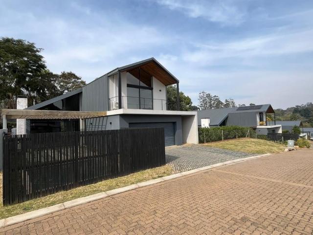 3 Bedroom duplex townhouse sectional to rent in Albany, Hillcrest