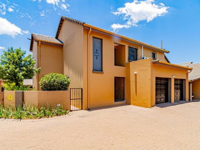 3 Bedroom duplex townhouse sectional to rent in Amorosa, Roodepoort