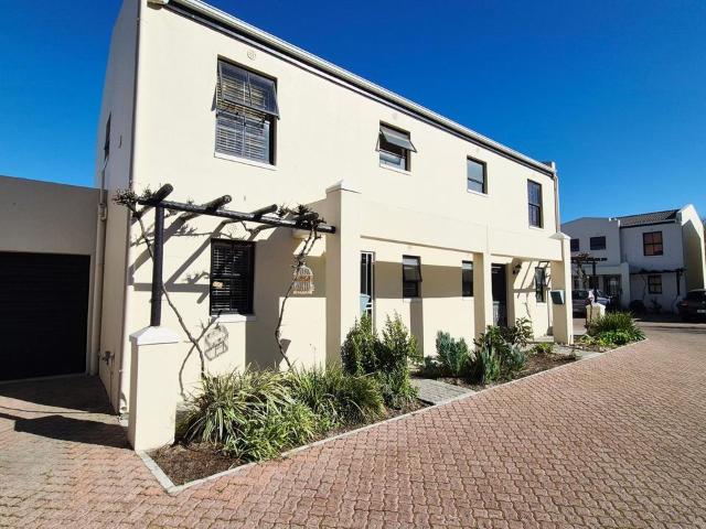 3 Bedroom duplex townhouse sectional to rent in Parklands, Blouberg