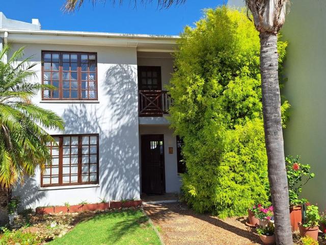 3 Bedroom duplex townhouse sectional to rent in Robertson
