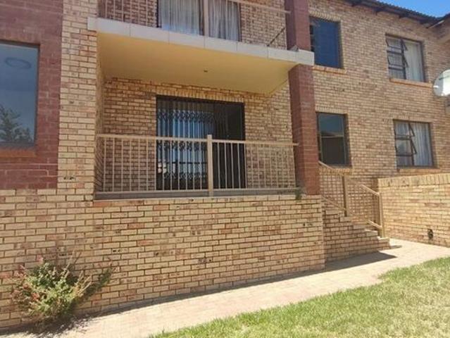 3 Bedroom duplex townhouse sectional to rent in Shellyvale, Bloemfontein