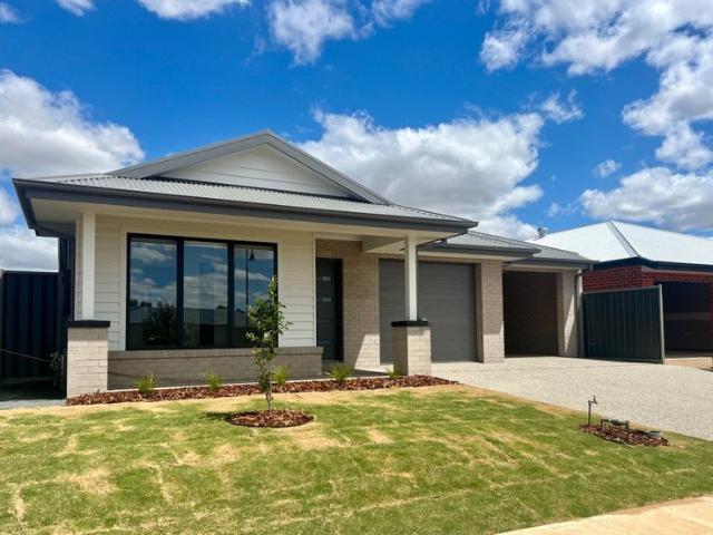 3 Bedroom Duplex Townhouse Stylish, Modern & Low Maintenance