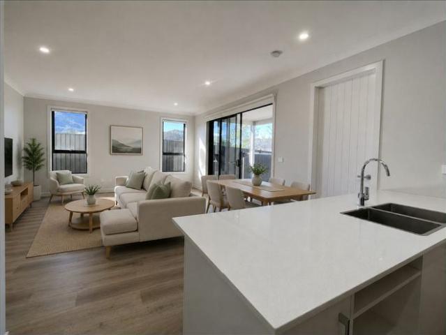 3 Bedroom Duplex with Bush Outlook