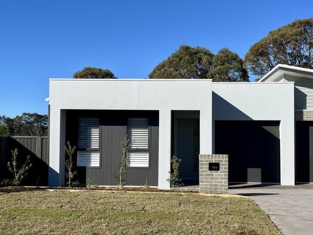 3 Bedroom Duplex with Bush Outlook