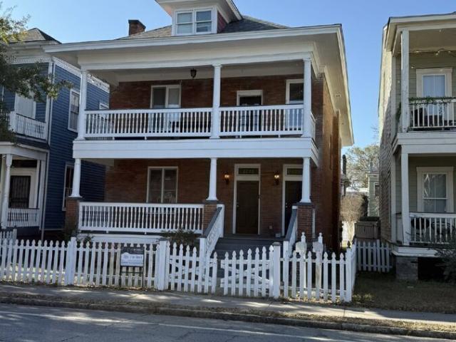 3 Bedroom 2 Bathroom with Granite Elegance & Hardwood Warmth in Starland District!
