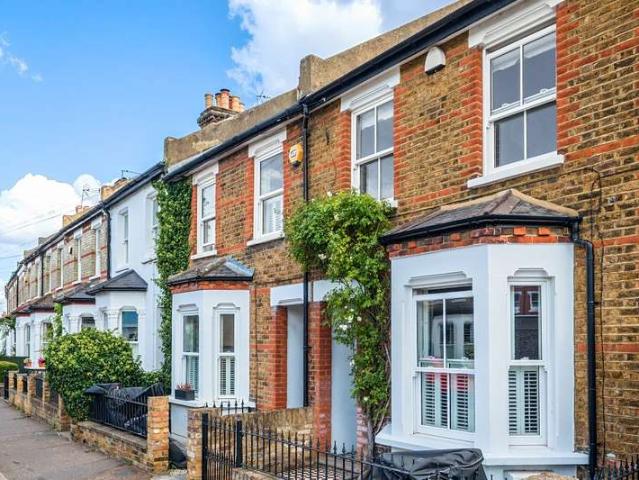 3 Bedroom End Of Terrace House