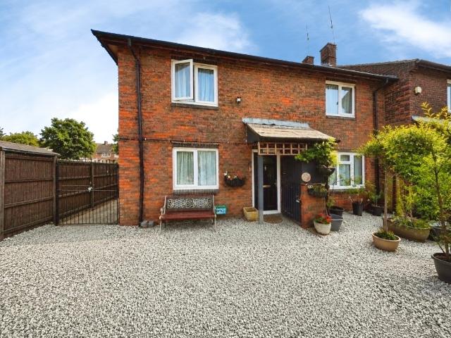 3 BEDROOM End of Terrace House