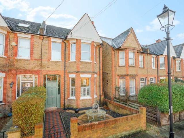 4 Bedroom End Of Terrace House