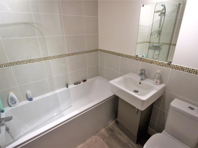 3 bedroom End of Terrace House