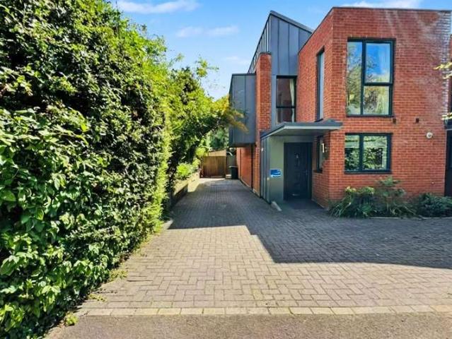 3 Bedroom End Of Terrace House