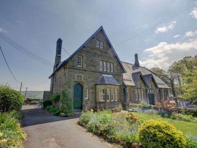 3 Bedroom End Of Terrace House
